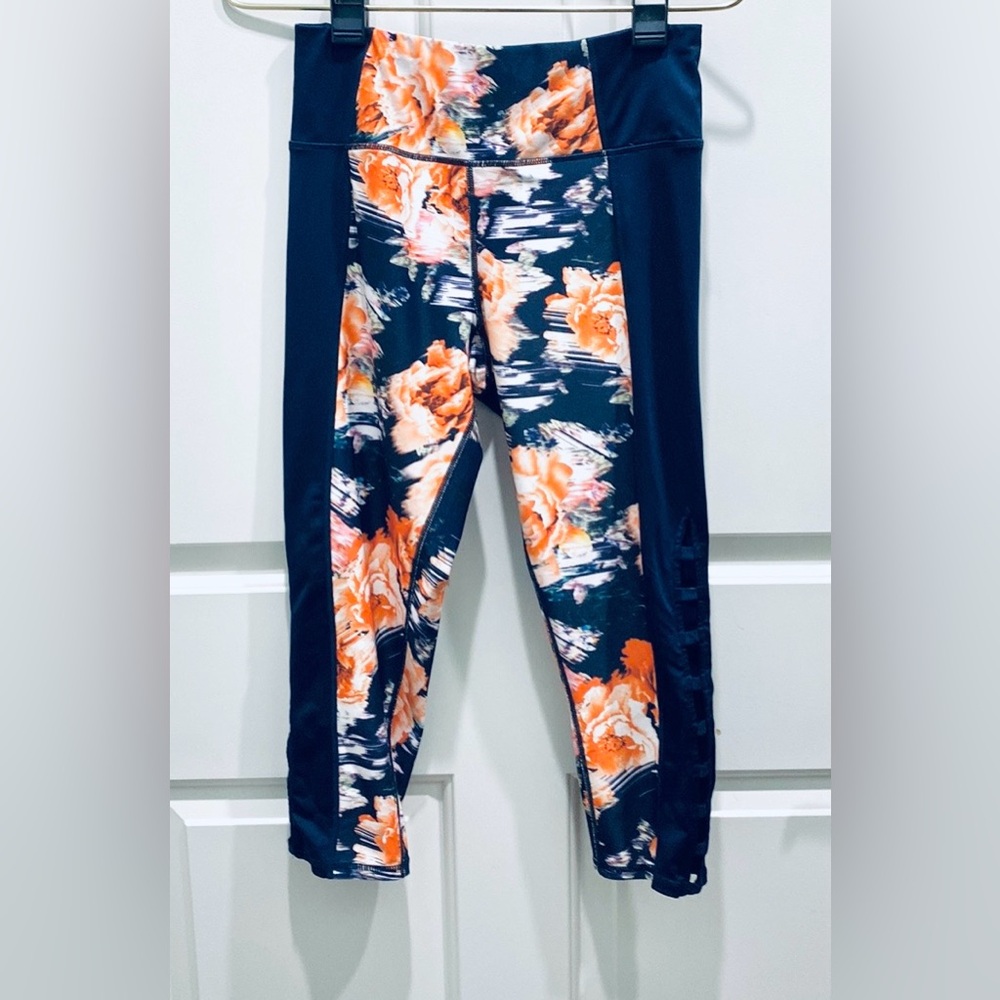 Betsy Johnson Navy Blue Orange Floral M Sporty Athletic Yoga Gym Capri Legging